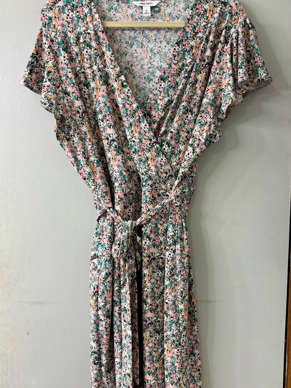 Nine West Multicolor Floral Wrap Dress XL V-Neck Knee Length Tie
Waist